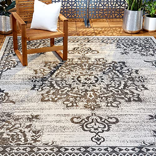 Nicole Miller New York Patio Country Azalea Transitional Medallion Indoor/Outdoor Area Rug, Grey/Black, 3'11"x5'2"