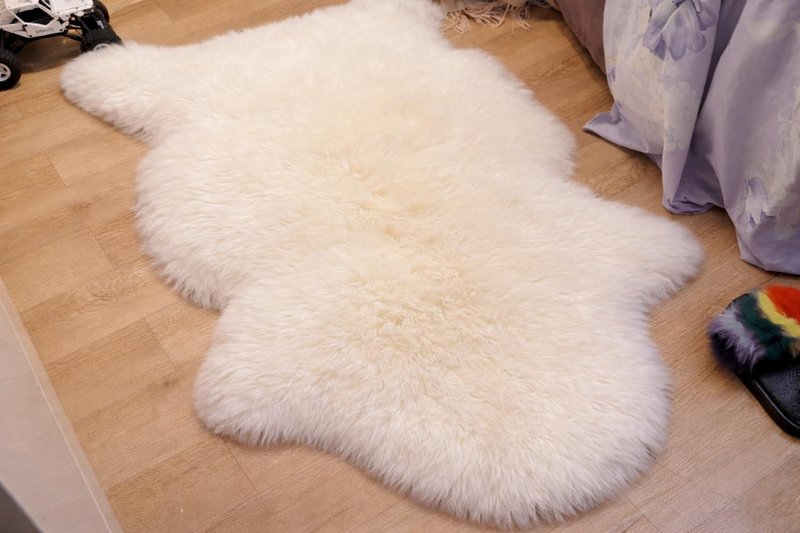 Woolous Sheepskin Rug – Large Genuine New Zealand Sheepskin, Extra Thick & Fluffy Ivory Sheep Skin Pelt, Luxuriously Soft Area Rug for Living Room, Bedroom, Sofa & Chair (3.5 x 2.3 ft)