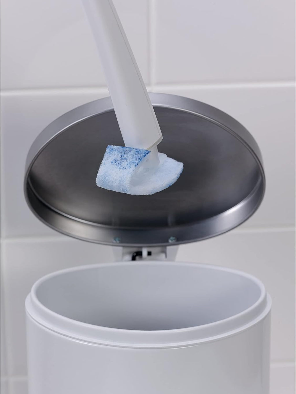 Scotch-Brite Toilet Scrubber Starter Kit - Disposable Refills with Built-In Bleach Alternative | Includes Handle & Caddy