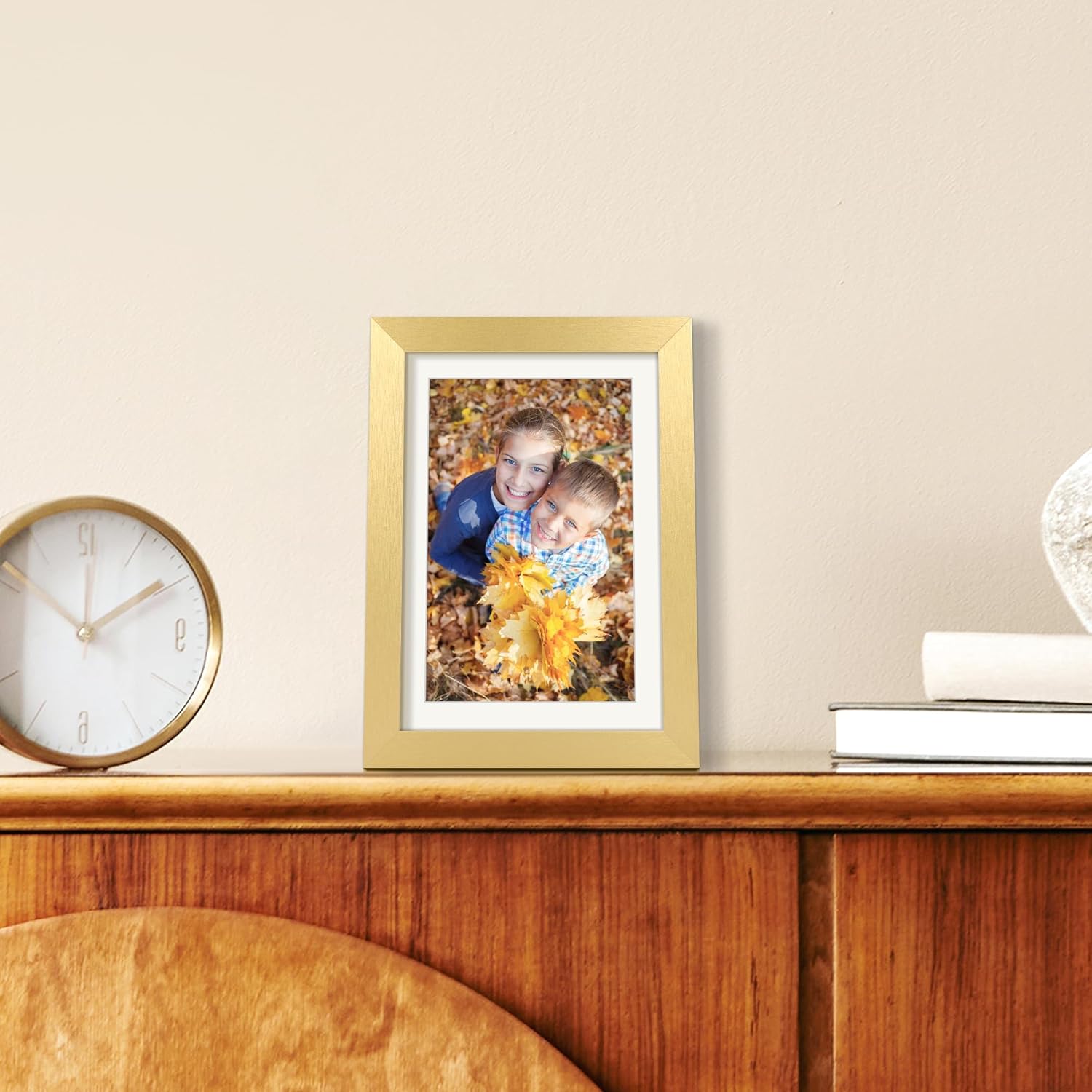 Upsimples 5x7 Picture Frame - Elegant Gold Wall Hanging Frame for 4x6 or 5x7 Photos | 1 Pack