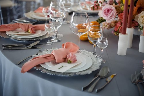 Ms Lovely Plastic Reef Charger Plates Glossy Finish - Set of 6 - Thick and Reusable - Gold Color
