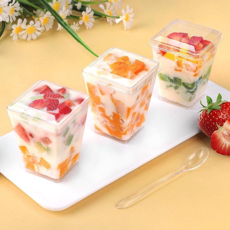FIFWVGP 100 Pack 5 oz Plastic Dessert Cups With Lids and Spoons, Yogurt Parfait Appetizer Cups for Party, Mini Dessert Shooters for Pudding and Fruit