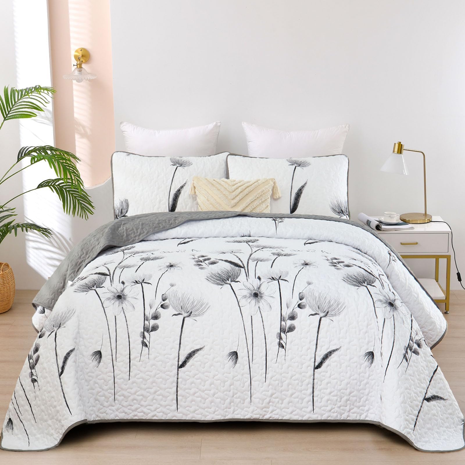 Dinjoy Floral Quilt Set California King Size,Gray Bedspread Farmhouse Bedding Set Soft Lightweight Quilts 3 Piece White Oversized Flower Plant Bed Cover Sets for Fall Winter (Cal King,106"x95")