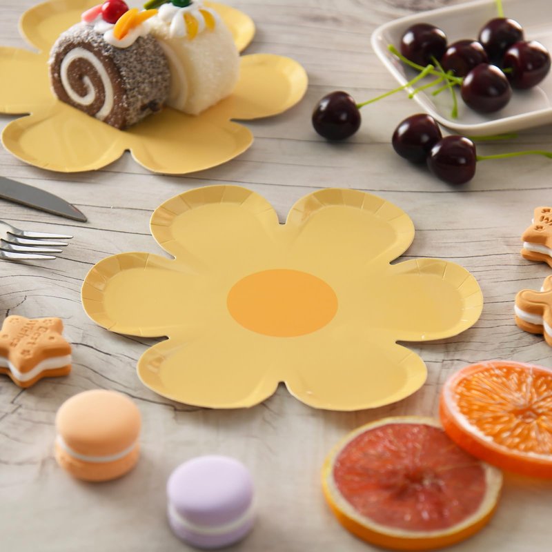 GGBOY 40PCS Daisy Plates Flower Paper Plates, 8" Yellow Daisy Paper Plates Flower Plates Disposable, Groovy Plates Spring Daisy Party Paper Plates Cute Flower Shaped Paper Plates Daisy Party Supplies