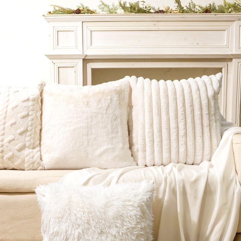 MelonBoat Square Throw Pillow Covers 18x18 inch, Rustic White Soft Plush Faux Fur Pillow Covers, Farmhouse Pillowcase Boho Pillow Cushion Case for The Home Bedroom Sofa Couch Livingroom, Set of 4