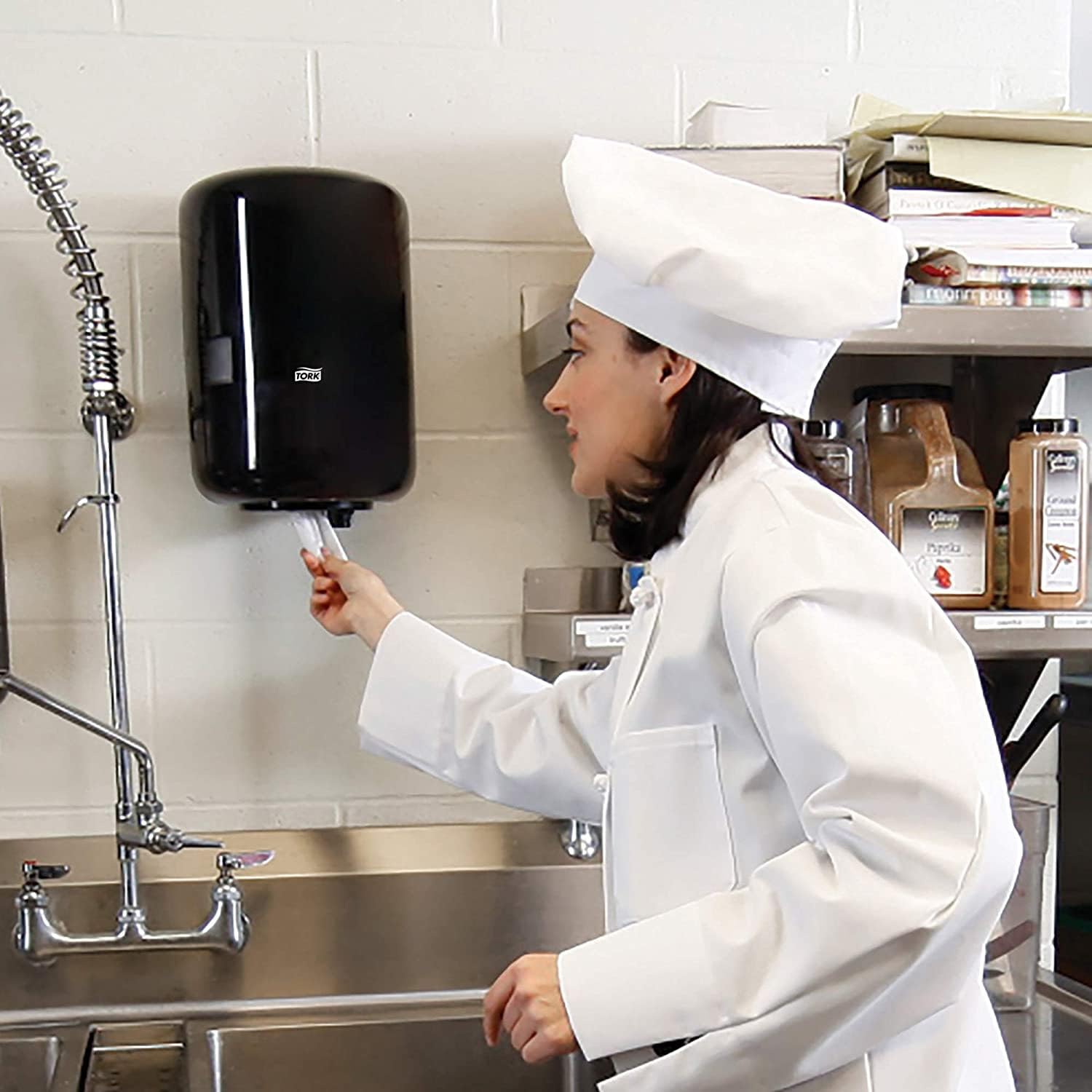 Tork Basic Centerfeed Paper Wiper White M2, High Absorbency, 6 x 600 Sheets, 121201