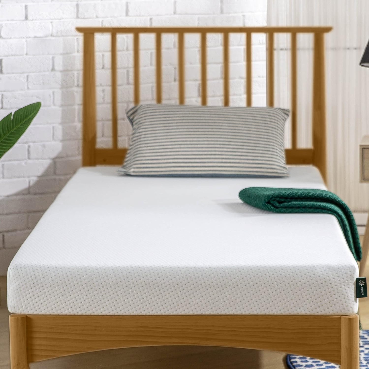ZINUS 5 Inch Twin Memory Foam Mattress - Medium Firmness, Fiberglass-Free, Safe & Comfortable, White