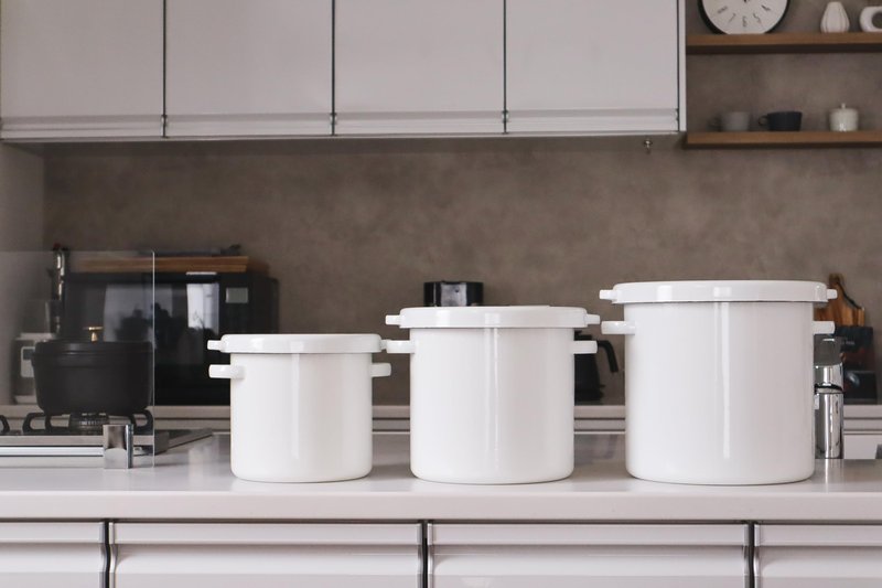 Nodahoro WRS-18 Storage Container, Round Stocker, 7.1 inches (18 cm), Sealed Lid, Enameled Miso, Rice, Umeboshi, Bran Pickles, Bran Floor, Made in Japan