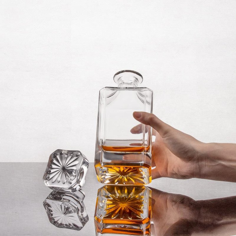 First to act tactical Whiskey Decanter Glasses Set Lead-Free Crystal Glass Scotch Tasting Cups Wine Bottle for Drinking Irish Whisky Bourbon Tequila tumbler (Square, 1 Decanter & 6 Glasses Set)