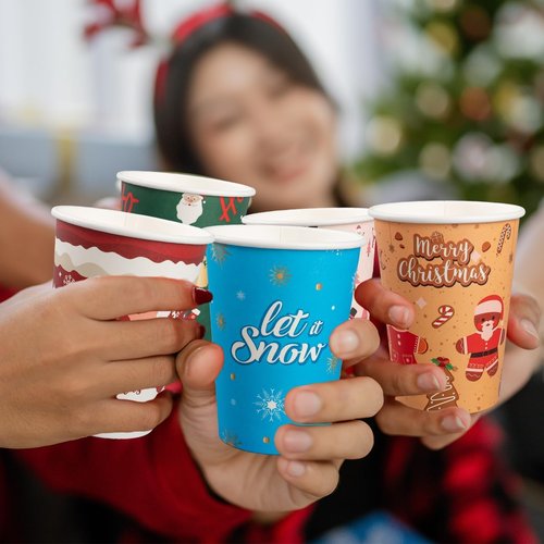 CUPLOOV 100 Pack Christmas Hot Coffee Cups with 50Pcs Lids, Xmas 12 Oz To Go Coffee Cup Hot Chocolate Cups, Christmas Disposable Paper Cups for Cold Drinks Holiday Winter Party Supplies