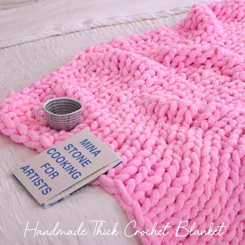 Pink Chunky Knit Throw Blanket, Soft Pink Throw Blanket Hand Knit Throw Blankets for Couch Knitted Throw Yarn Thick Boho Chunky Throws for Bed Sofa Cable Knit Blankets for Women 50x60''