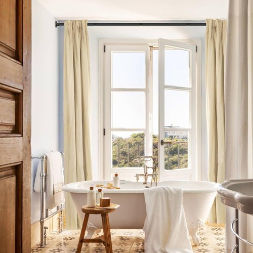 GXOACKJ Black Shower Curtain Rod - Adjustable 31-68 Inch Spring Tension, No Drilling, Rust-Resistant Stainless Steel