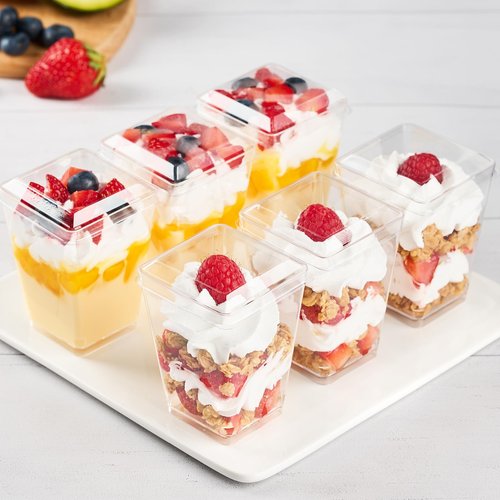 Soelomu 5 oz Plastic Dessert Cups with Lids and Spoons, 100 Pack Mini Parfait Cups Clear Dessert Shooter Cups for Banana Pudding, Jello, Fruit, Appetizer, Trifle