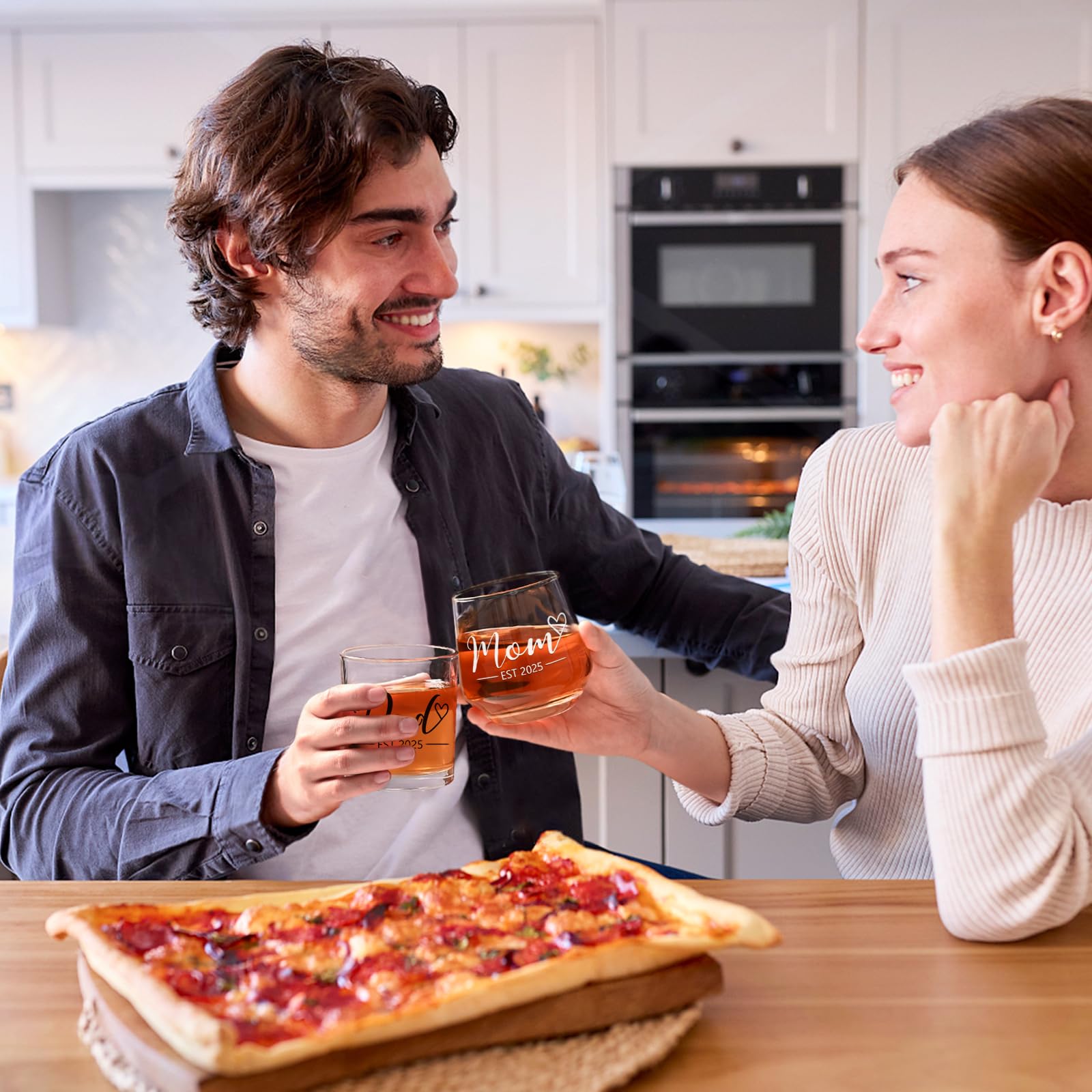 Futtumy Mom & Dad Est 2025 Wine Glass, New Parents Gifts for Couples, Mom and Dad Gifts for First Time Parents, New Mommy, Daddy to Be for Pregnancy Gender Reveal Christmas Mother's Day Father's Day