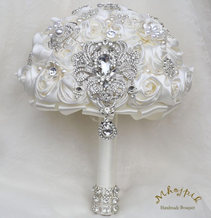 Mhojpik Bridal Wedding Bouquet Round Bling Brooch Bouquet Artificial Rose Flower Bunch for Bride Bridesmaid Wedding Quinceanera(Ivory, 9.8")