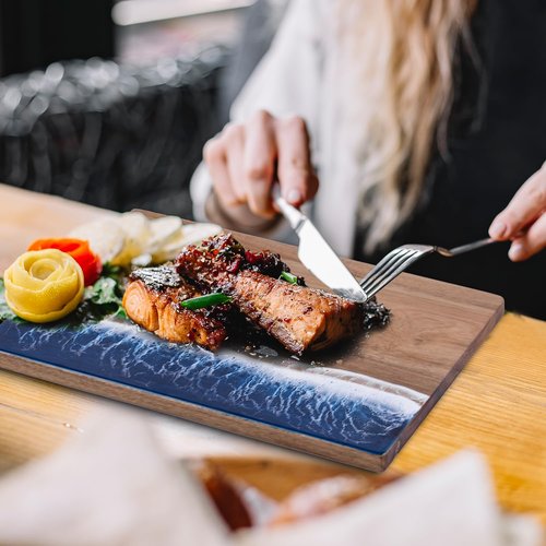 gzcmxh Resin Cutting Board, Handmade Charcuterie Board with Wave Pattern for Kitchen, Cheese, Meat, Vegetable, Steak (blue wave)