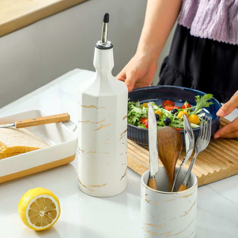Howise Ceramic Olive Oil Dispenser Bottle, White Oil Dispenser Bottle for Kitchen, Large Capacity 26oz Oil and Vinegar Bottles Dispenser