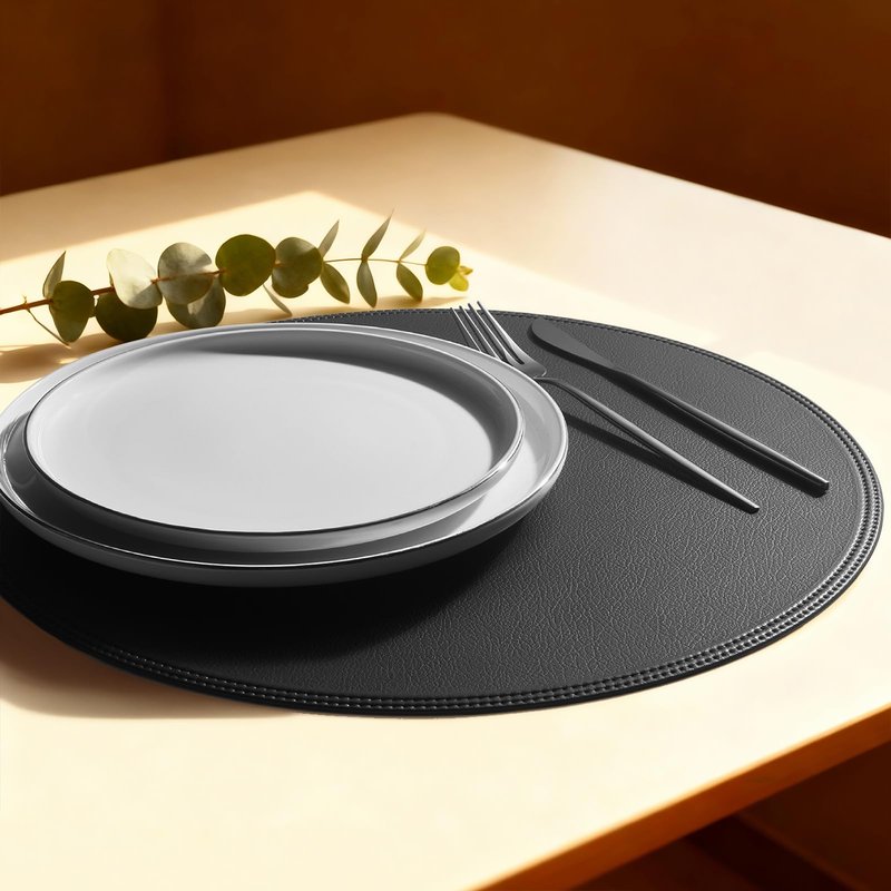 Rinpon Round Vinyl Black Placemats Set of 6, Faux Leather Waterproof Wipeable Heat Resistant Place Mats, Washable Table Mats for Halloween, Thanksgiving & Christmas Dinner(Black)