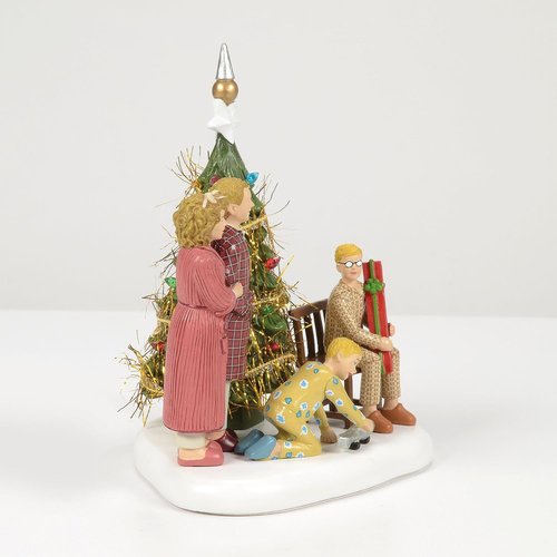 Department 56 A Christmas Story Village Figurine - Family Opens Gifts, 4.32 Inch, Multicolor