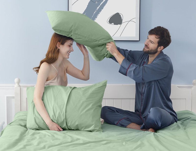 HOMTEC Pillow Cases, King Size Cotton Percale Weave Pillowcases, Pre-Shrunk Breathable and Hypoallergenic Pillowcases, Set of 2 (2 Piece King 20 Inch x 40 Inch, Sage Green)