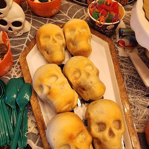 6 Cavities Large Skull Cake Pan Silicone Mold - 3D Skull Ice Cube Mold, Halloween Silicone Molds Bpa Free for Chocolate, Jelly, Wax Melt, Ice Cubes, Gelatin and Resin