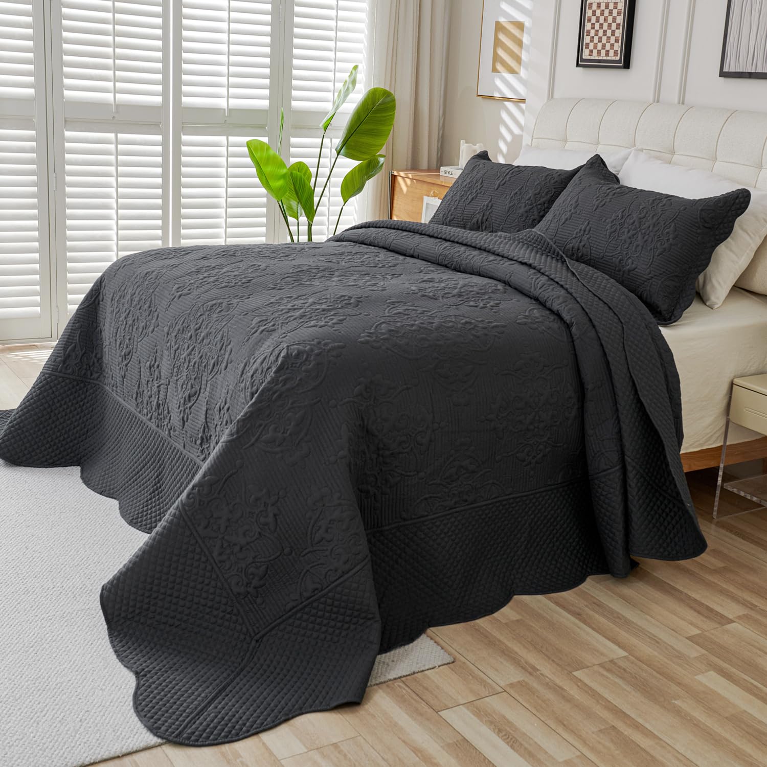 EVENHUG Quilt King California Size Bedding Set with Pillow Sham Lightweight Oversized King Bedspreads Coverlet Soft Reversible Bed Cover for All Season 3 Piece (Dark Grey 120"x128")