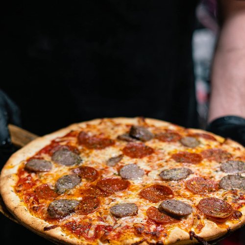 Dicunoy Acacia Wood Pizza Peel, 12" Round Charcuterie Board with Handle, Cutting Board Cheese Paddle Fruit Chopping Board Tray for Bread, Vegetables, RV, Camping