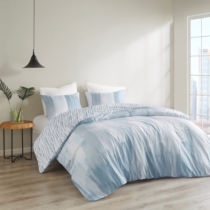 N Natori Brush Stroke Reversible Duvet Set Abstract Styling, Embossed Seersucker Design, All Season, Breathable Oversized Comforter Cover Bedding, Shams, King(110"x96") Blue 4 Piece