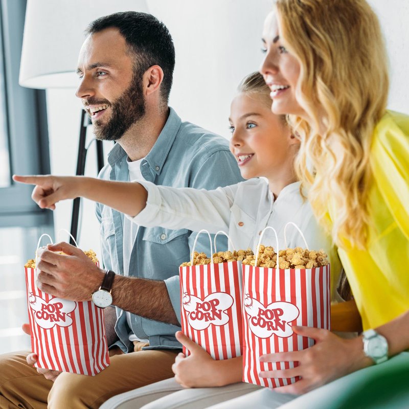 Gersoniel 100pcs 9.84 x 6.89 X2.95 Inch Large Hand-held Popcorn Bag, Classic Striped Popcorn Bag, Flat Bottom Paper Individual Food Tote for Carnival Birthday Movie Night Party Supply(Red and White)
