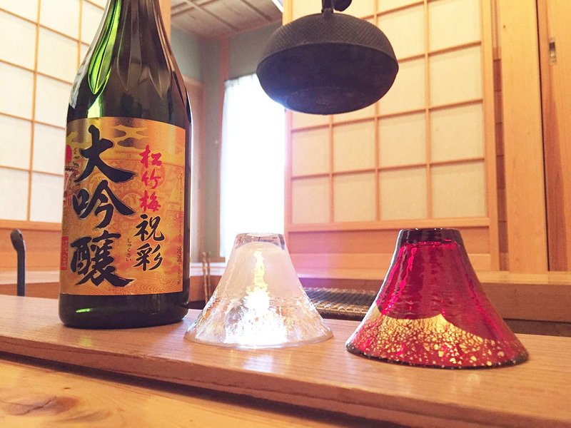 東洋佐々木ガラス Toyo Sasaki Glass Cold Sake Glass Set, Lucky Cup Mt. Fuji, Cold Sake Cup, Made in Japan, White & Red, 2.4 fl oz (65 ml), 2 Piece Set G636-T74