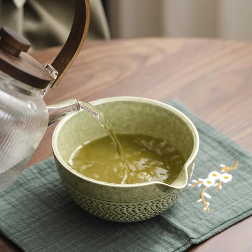 Matcha Bowl - 500 ml Ceramic Mixing Bowl with Spout | Japanese Chawan for Matcha, Salad, Soup & More