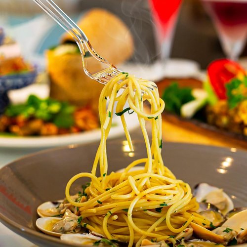 Dealusy Heavy Duty Clear Plastic Forks - 100 Count, BPA-Free & Heat Resistant, Perfect for Parties