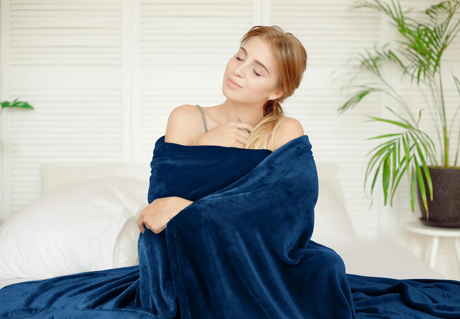 Utopia Bedding Fleece Blanket - Full Size Navy 300GSM Luxury Soft Microfiber (90x84 Inch)