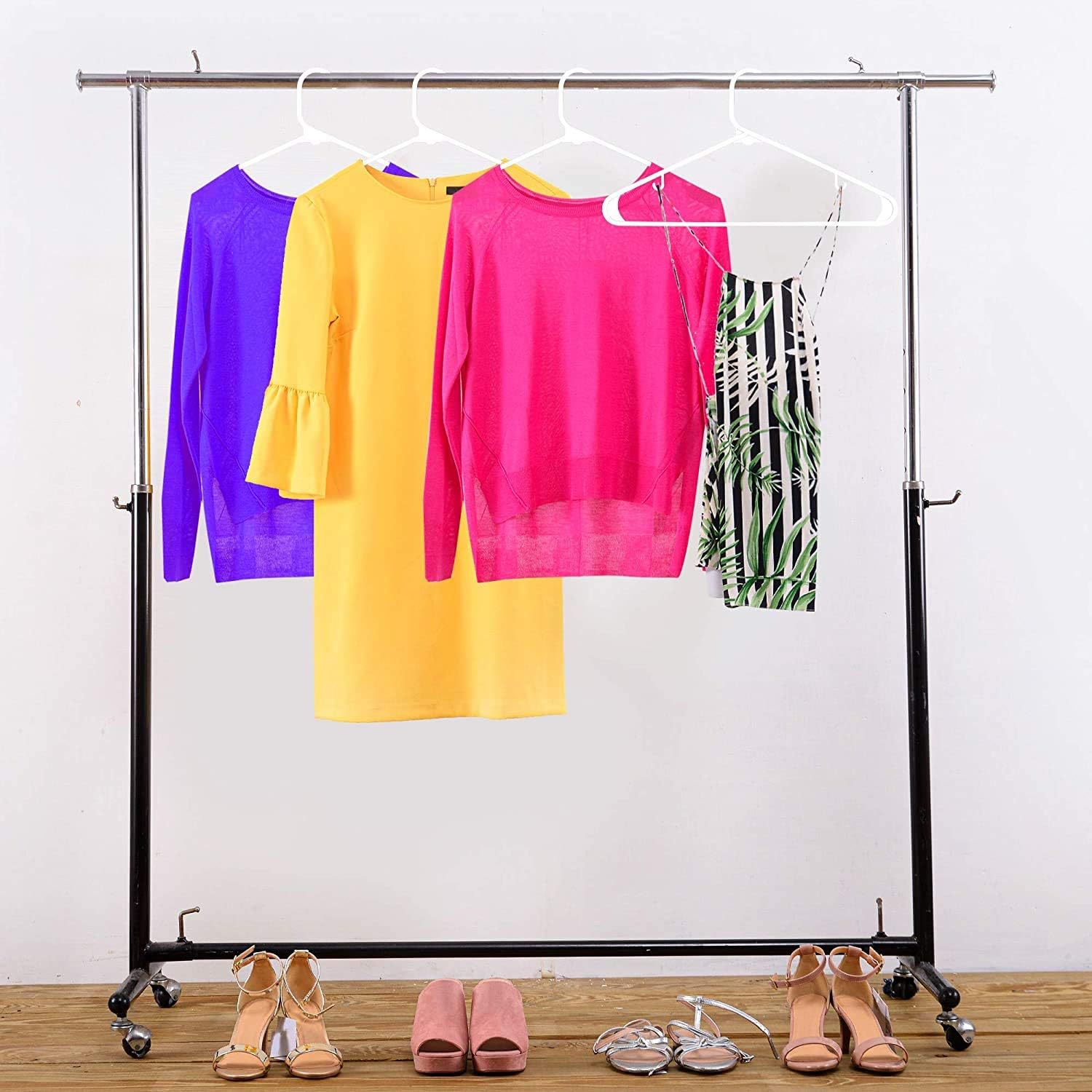 Utopia Home Plastic Hangers 200 Pack - Durable Space-Saving Closet Organizers - Essential for Shirts, Pants & Coats (White)
