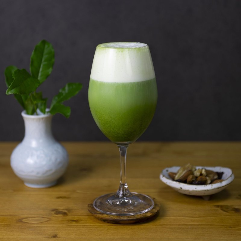 SUMIRE Matcha Ceremonial Grade Matcha Powder Made in Japan Kagoshima, Vibrant Green, Smooth, Umami, Antioxidant-Rich, Perfect for Lattes (VELVET)