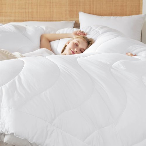 Bedsure Queen Duvet Insert - Ultra Soft Lightweight Down Alternative Comforter, Machine Washable White, 88x88 Inches