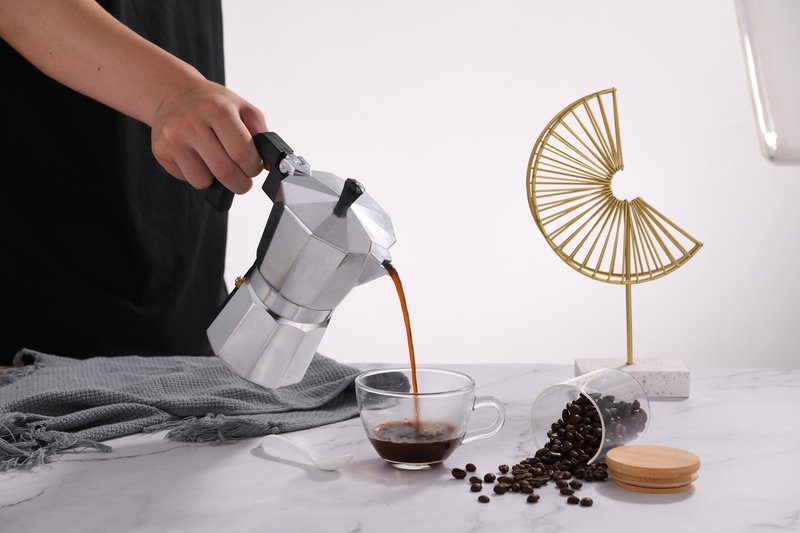 MVPLUE Classic Stovetop Espresso Maker 6 Cup ，Moka Pot Aluminum Silver，Perfect Cuban Coffee Maker， Make Delicious Coffee Easily at Home And Camping