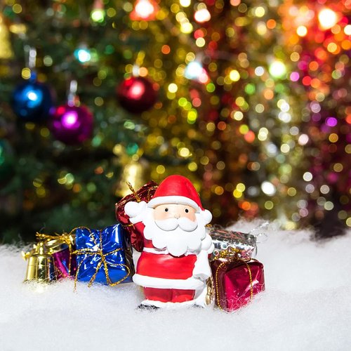 Apragaz Artificial Snow Decoration - Fluffy, Flame Resistant Indoor Snow for Christmas Decor (5.6 OZ)