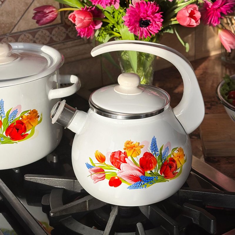 Enamel Kettle with Whistle 2.7 Qt (2.5 L) Stovetop Kettle with Ergonomic Handle, Enameled Steel Tea Pot for Stove Top, Vintage Kitchen Tea Kettle, Dishwasher and Induction Safe (Spring Bouquet)