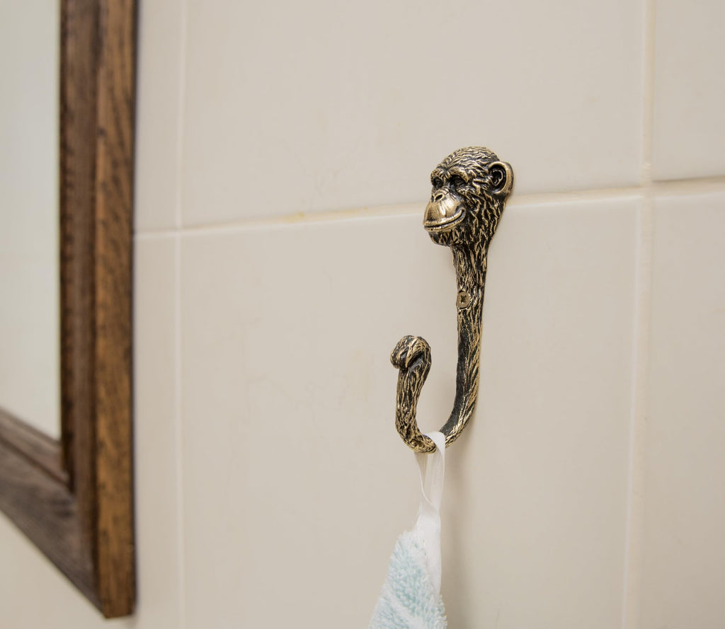 TUTURA LUTSS Brass Wall Hook – Detailed Chimpanzee Design – Handmade Animal-Themed Hook for Coats, Towels, Hats, and Bags – Unique Home Decor Accent