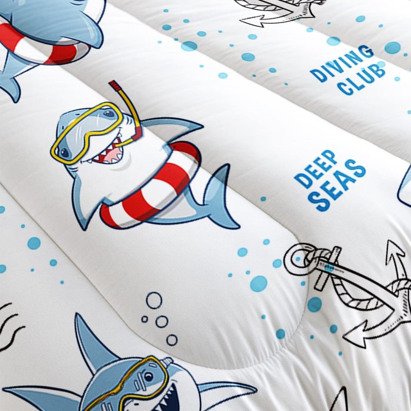 Suncloris Cute Cartoon Shark Comforter Set, Deep Sea Diving Club Sharks Bedding Bedspread for Kids and Adults, Lovely Marine Life Pattern Quilt Bedroom Decor with 2 Pillow Cases (Queen, 01)