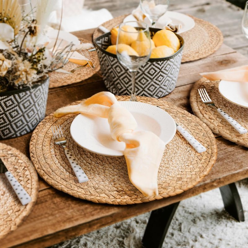 13.8 in Round Boho Placemats Table Mats Set of 8, Farmhouse Rustic Woven Plate Charger for Dinner Plates, Rattan Jute Wicker Braided Place Mats Chargers for Dining Table Decor