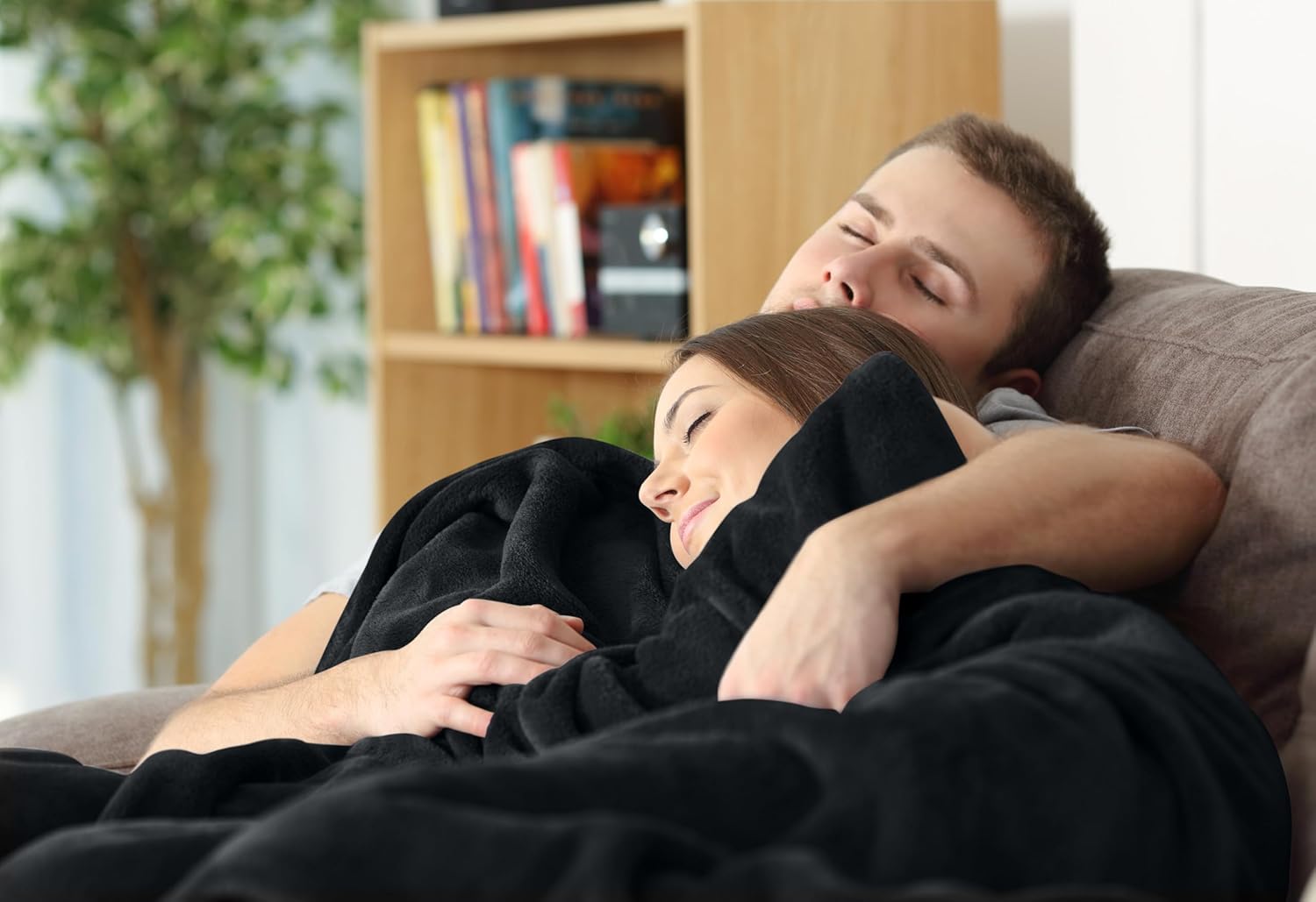 Utopia Bedding Fleece Blanket - XL Ultra Soft Black Throw (50x70 Inches) | Cozy All-Season Home Decor Gift