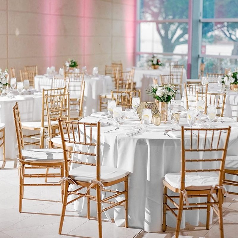 Pesonlook 6 Pack Round Table Cloth 132 Inch White Round Tablecloth, Premium Polyester Fabric Bulk Linen Tablecloths for Wedding, Party, Dining, Banquet, Buffet Table,Tables Decorate