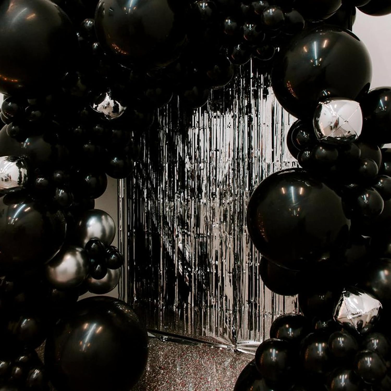 PartyWoo White & Black Balloons - 140 Pcs (18/12/10/5 Inch) for Weddings, Showers & Celebrations