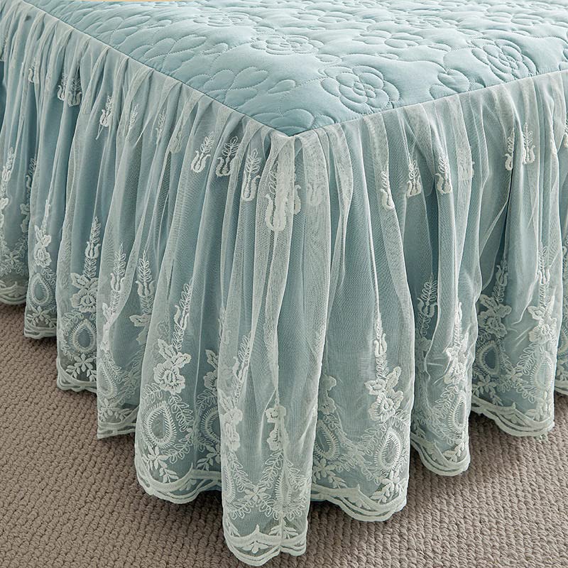 Queen Size Flower Pattern Quilted Bedspread with Ruffled Skirt