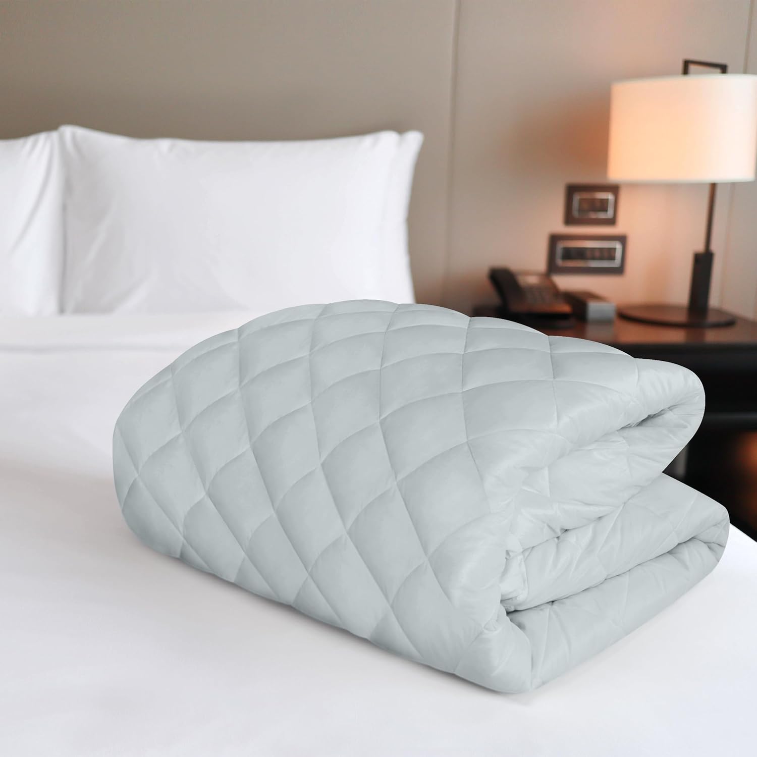Utopia Bedding Quilted Fitted Mattress Pad - Queen Size Deep Pocket Protector | Machine Washable (Light Grey)