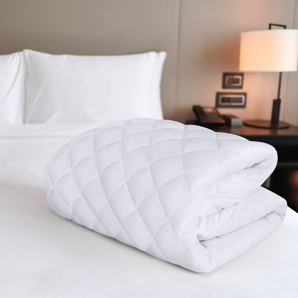 Utopia Bedding Quilted Fitted Mattress Pad - Queen Size Deep Pocket Protector | Machine Washable, White