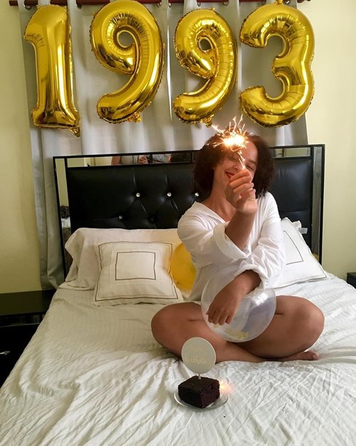 Gold 9 Balloon | 40-Inch Giant Number Balloon for 9th, 19th, 29th, 90th Birthday Celebrations