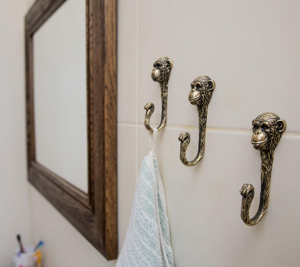 TUTURA LUTSS Brass Wall Hook – Detailed Chimpanzee Design – Handmade Animal-Themed Hook for Coats, Towels, Hats, and Bags – Unique Home Decor Accent